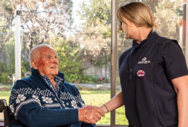 Inhome-Care-handshake